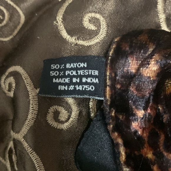 Beautiful, reversible, neck, scarf - Picture 8 of 9